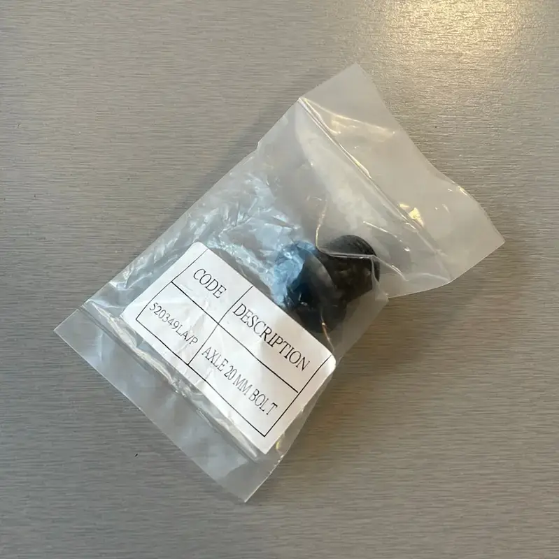 888 R 2004 -- Axle Screw 4